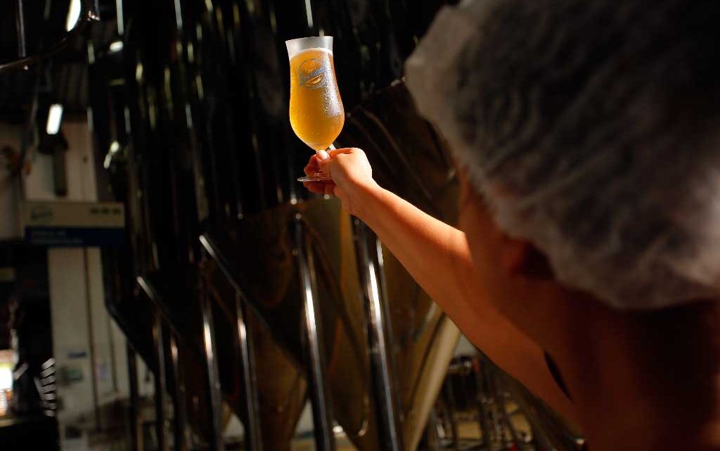 Rótulo a 10 mãos: brassagem colaborativa produzirá rótulo comemorativo dos cinco anos da Cerveja Blumenau