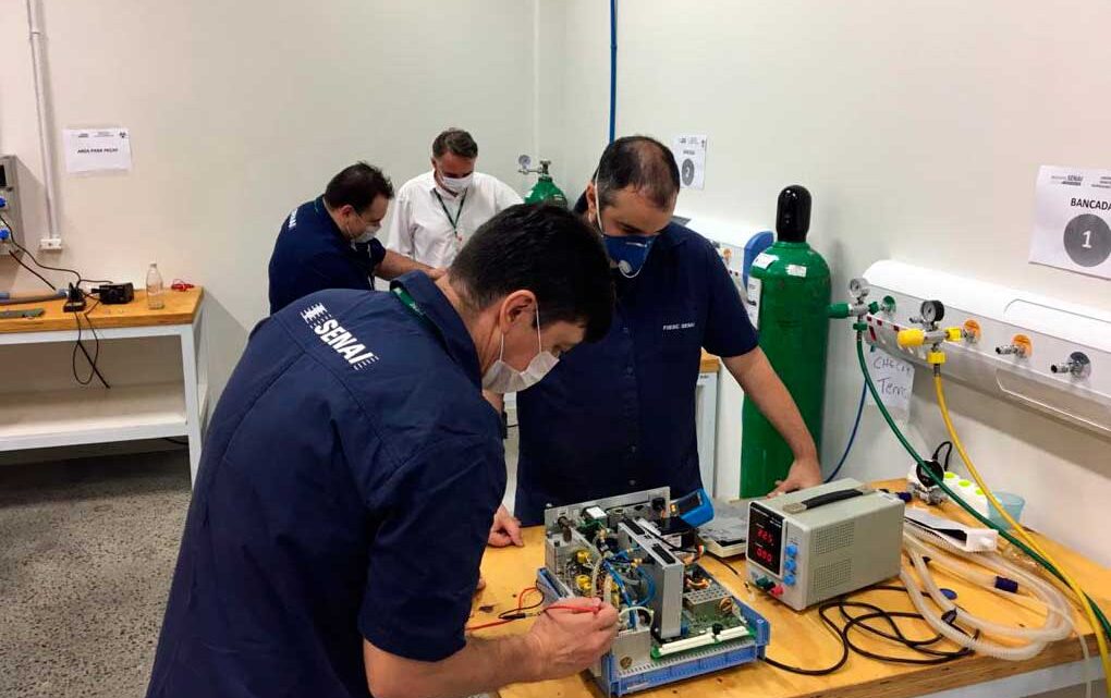 Em Joinville, SENAI inicia conserto de 14 ventiladores pulmonares que estavam fora de operação em UTIs Em Joinville, SENAI inicia conserto de 14 ventiladores pulmonares que estavam fora de operação em UTIs