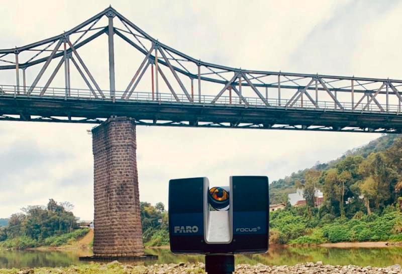 Ponte de Ferro passa por escaneamento a laser 3D Ponte de Ferro passa por escaneamento a laser 3D