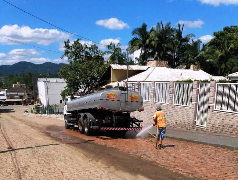 Samae realiza serviço de limpeza no bairro Capitais