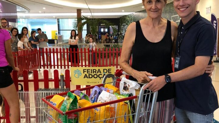 Shopping Park Europeu realiza entrega de mais de 400 kg de alimentos não perecíveis e rações para cachorros