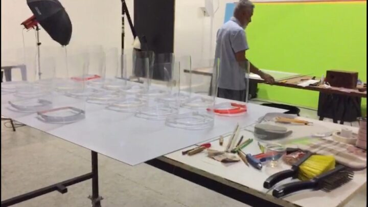 Udesc fabrica face shields, doa materiais de saúde e oferece hospital contra coronavírus