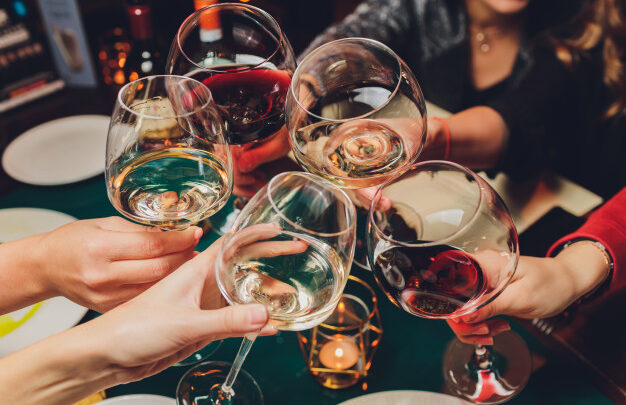 Vinhos e astrologia: confira dicas sobre a bebida que combina melhor com cada signo