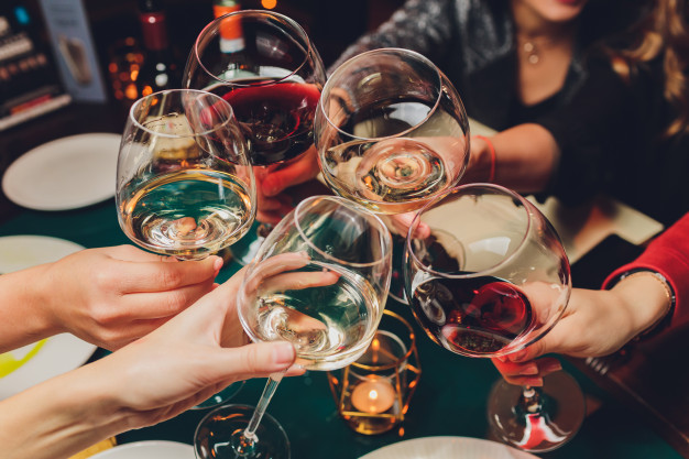 Vinhos e astrologia: confira dicas sobre a bebida que combina melhor com cada signo