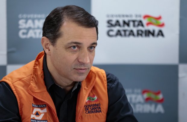 Coronavírus em SC: Governador prorroga restrição de convívio social por mais sete dias, após reunião com prefeitos e chefes dos Poderes