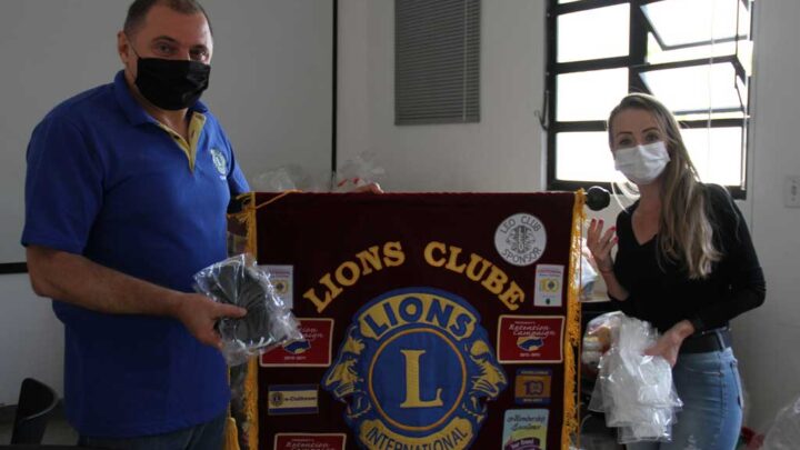 Lions Clube faz doação de 190 máscaras ao programa Timbó Que Cuida