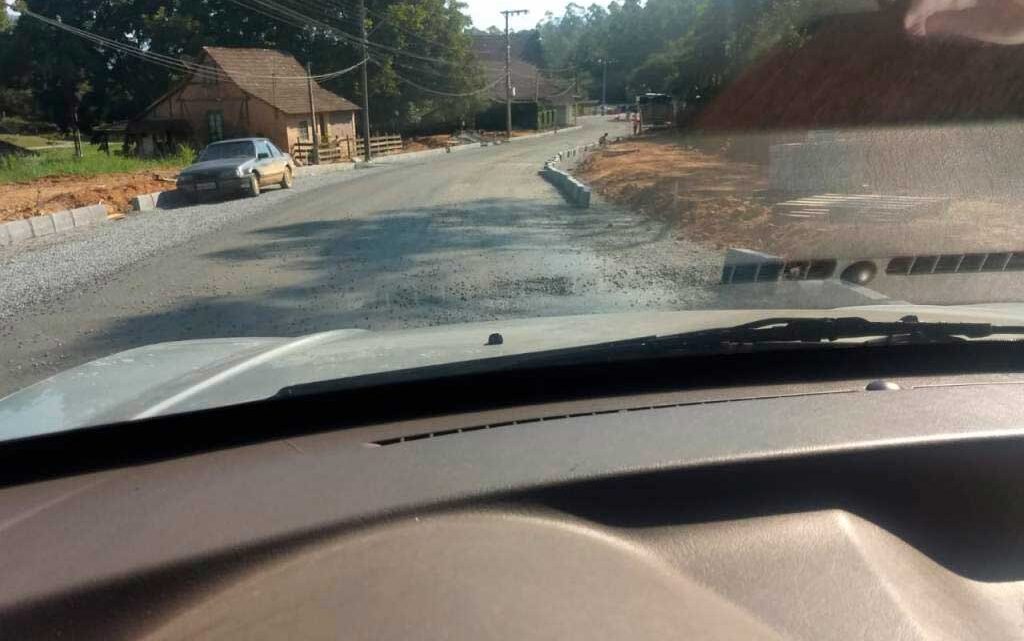 Pavimentação na Pomerode recebe primeira camada de base Pavimentação na Pomerode recebe primeira camada de base