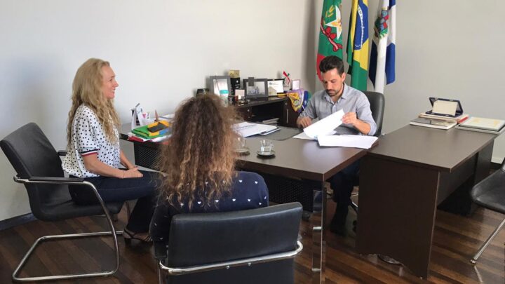Prefeitura de Timbó assina convênio para aulas de Italiano