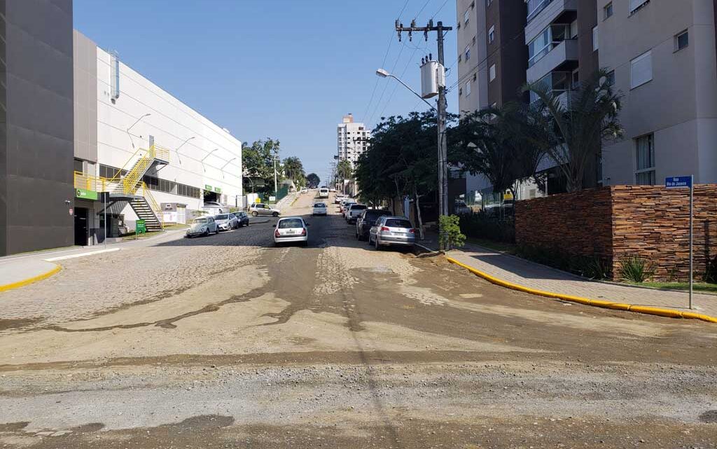 Rua Rio de Janeiro será parcialmente interditada para obras de drenagem