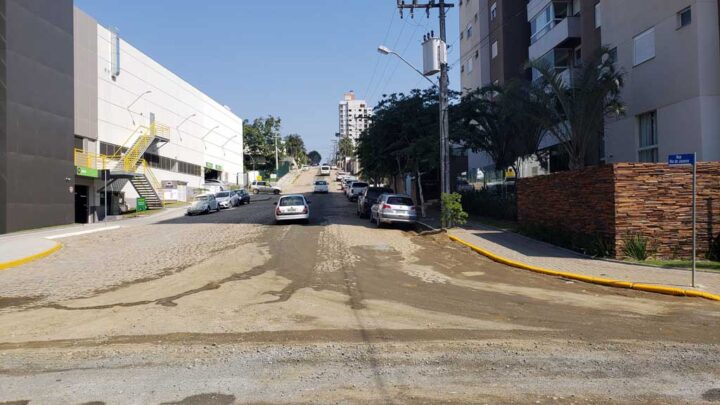 Rua Rio de Janeiro será parcialmente interditada para obras de drenagem