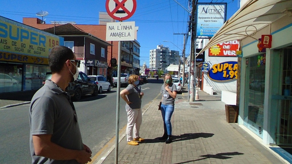 Vigilância Sanitária realiza fiscalização em estabelecimentos de Indaial para a prevenção contra o Coronavírus