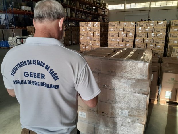 Coronavírus em SC: Estado distribui 20 mil testes rápidos, 3 milhões de pares de luvas e 50 mil máscaras Coronavírus em SC: Estado distribui 20 mil testes rápidos, 3 milhões de pares de luvas e 50 mil máscaras