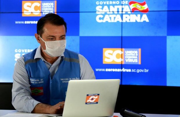 Coronavírus em SC: Governador sanciona leis que proíbem demissão de ACTs e cortes de energia elétrica e água durante a pandemia