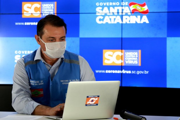 Coronavírus em SC: Governador sanciona leis que proíbem demissão de ACTs e cortes de energia elétrica e água durante a pandemia