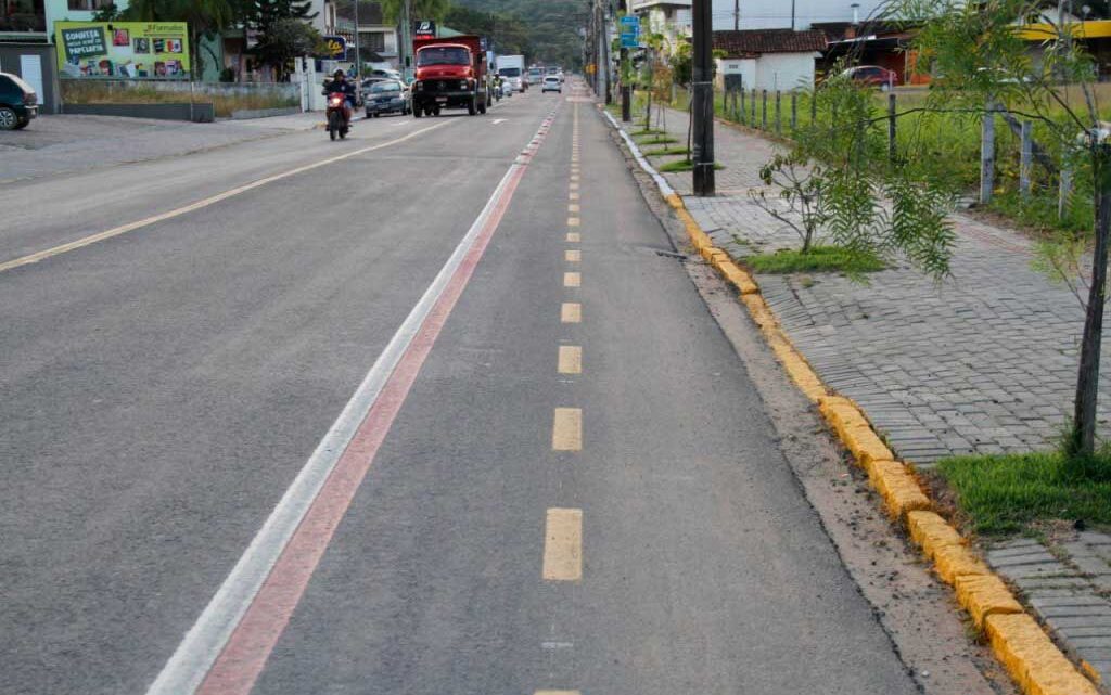 Ciclofaixa é destaque na campanha do Maio Amarelo de Timbó Ciclofaixa é destaque na campanha do Maio Amarelo de Timbó
