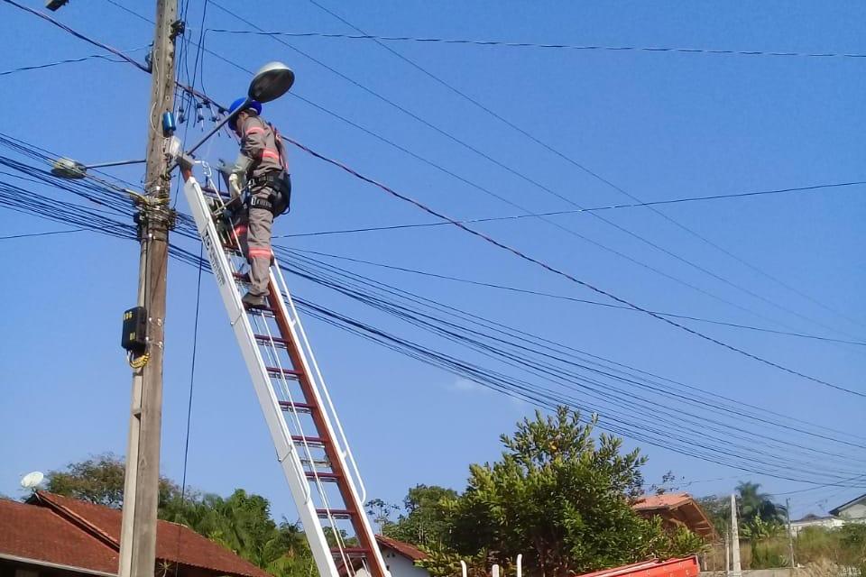 Manutenção na iluminação pública