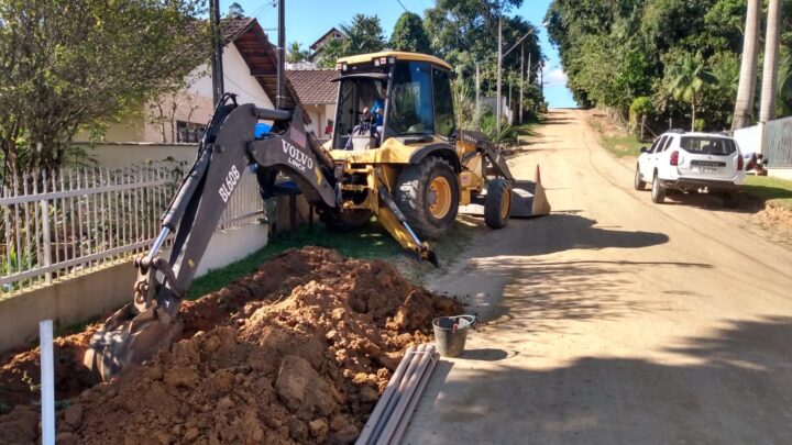 Samae Timbó inicia substituição das redes de distribuição de água tratada na rua São Paulo