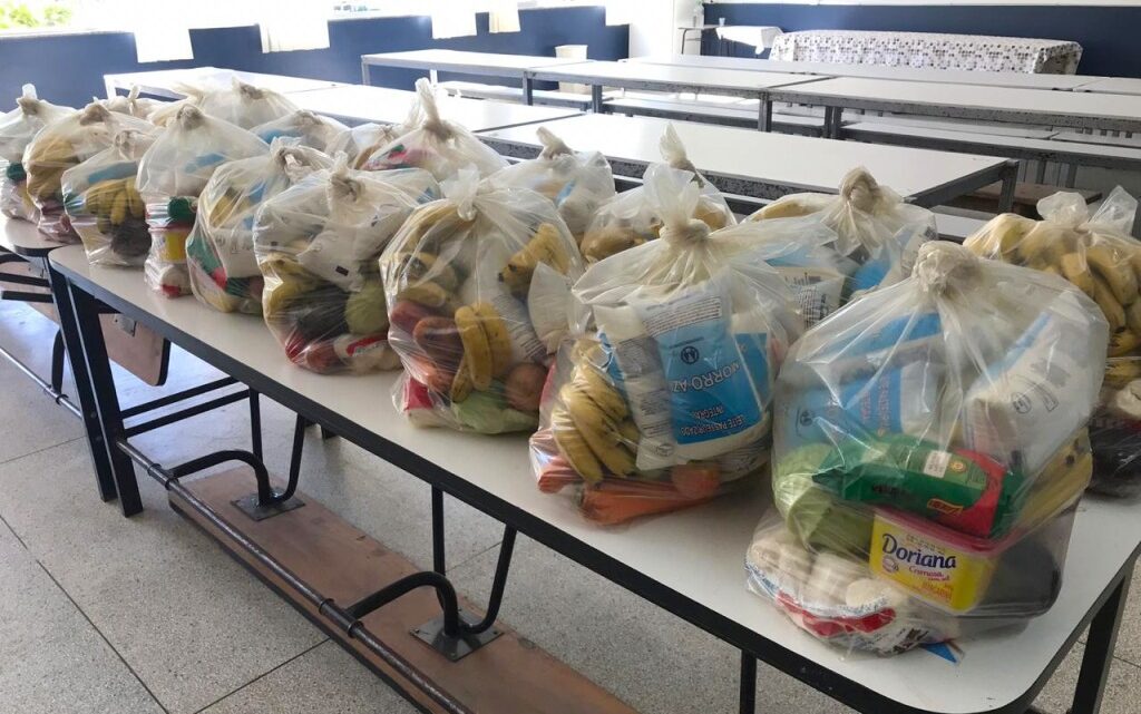 Semed já entregou kits de alimentação escolar para mais de mil famílias de Timbó Semed já entregou kits de alimentação escolar para mais de mil famílias de Timbó