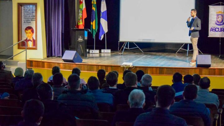 Secretário de estado Luciano Buligon participa de encontro com a comunidade em Ascurra