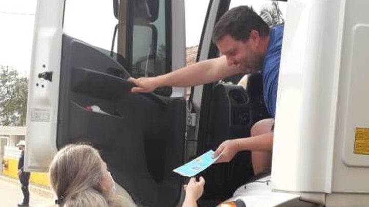 UEI Augusto Moser e Departamento de Trânsito realizam pedágio educativo