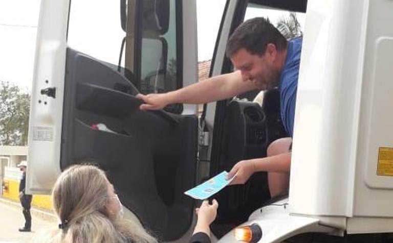 UEI Augusto Moser e Departamento de Trânsito realizam pedágio educativo