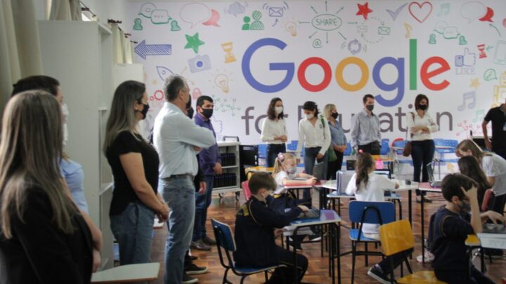 Timbó recebe comitiva de Barra Velha para conhecer o projeto Google for Education
