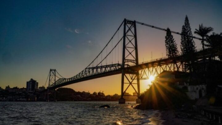 SC – Governo do Estado oficializa compromisso com manutenção da ponte Hercílio Luz