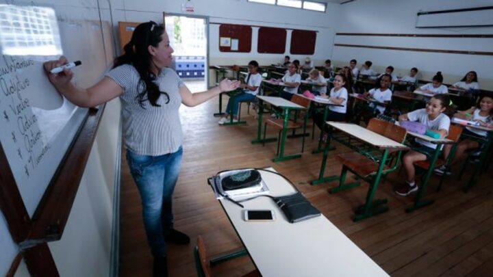 Santa Catarina – Nova remuneração mínima para o magistério estadual começa a ser paga
