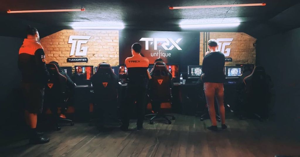Multicampeão no futebol americano brasileiro, T-Rex cria divisão de eSports