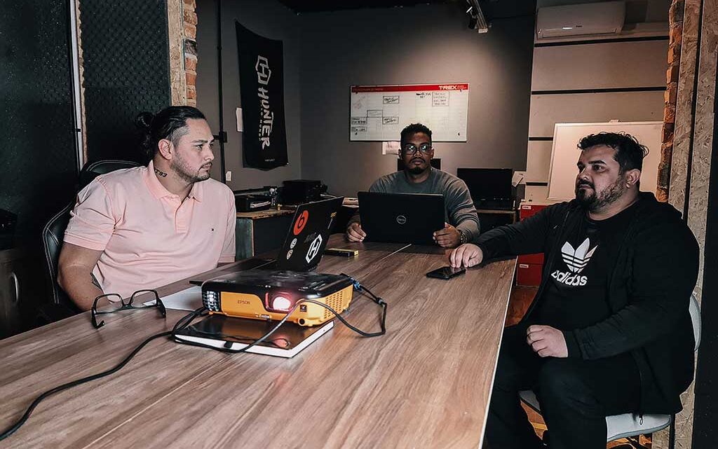 Diretoria do T-Rex recebe a visita de representantes do Manaus FA. Diretoria do T-Rex recebe a visita de representantes do Manaus FA.