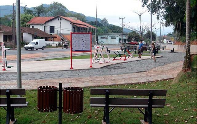 Rodeio – Metalúrgica TAK adota uma praça