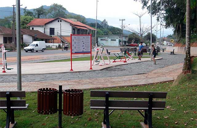 Rodeio – Metalúrgica TAK adota uma praça Rodeio – Metalúrgica TAK adota uma praça