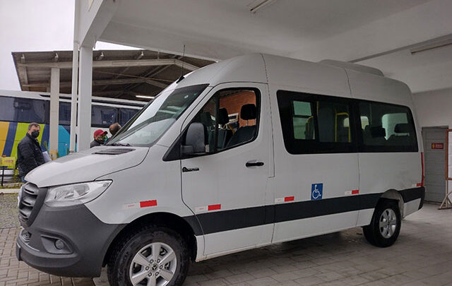 Indaial – Secretaria de Educação adquire van adaptada para transportar estudantes com deficiência física