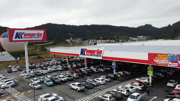 Komprão Koch Atacadista celebra aniversário com um mês de sorteios, ofertas e promoções