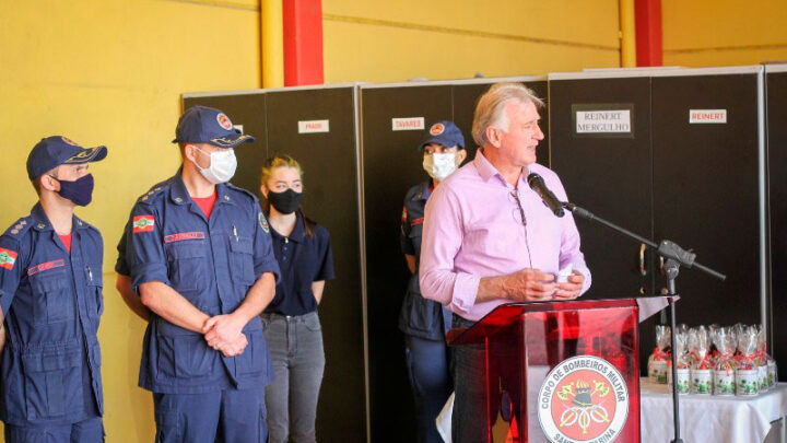 Vice-prefeito de Timbó prestigia solenidade de aniversário do Corpo de Bombeiros Militar no município