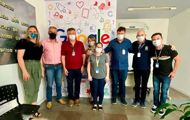 Município de Pomerode vem a Timbó conhecer projeto Google for Education