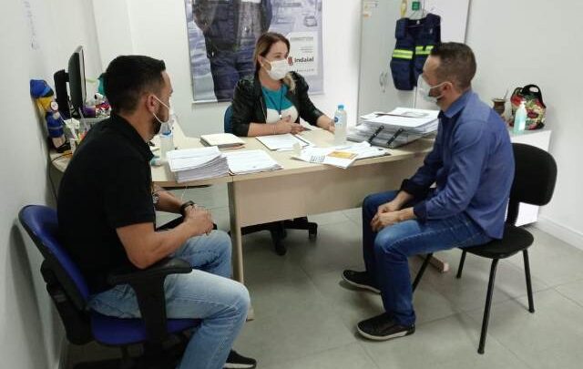 Vereador Farm. Elton Possamai busca mais segurança no trânsito para as áreas escolares