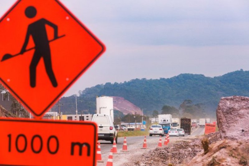 Governo de Santa Catarina envia projetos de lei à Alesc para aportar mais R$ 115 milhões para obras em rodovias federais Governo de Santa Catarina envia projetos de lei à Alesc para aportar mais R$ 115 milhões para obras em rodovias federais