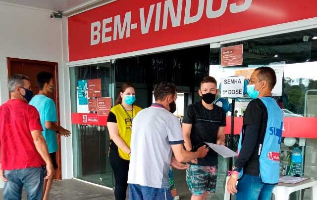 Mais de 720 doses foram aplicadas na Central de Vacinação contra a Covid-19 no último sábado (23)