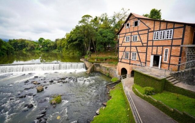 Em Timbó, governador anuncia R$ 71 milhões para prevenção de cheias, melhorias de hospital e outras ações