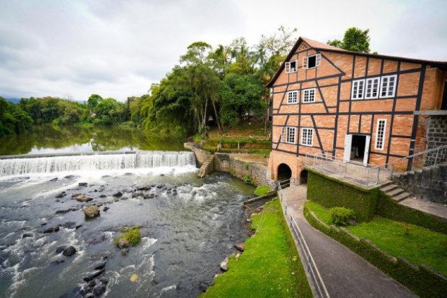 Em Timbó, governador anuncia R$ 71 milhões para prevenção de cheias, melhorias de hospital e outras ações