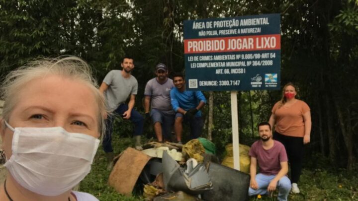 SAMAE e Prefeitura de Timbó recolhem lixo em área de proteção ambiental
