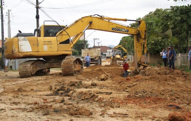 Secretaria de Obras de Timbó inicia drenagem da Rua Paraíba