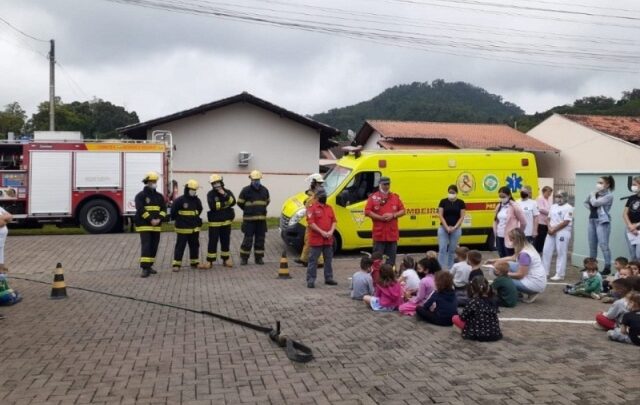 Indaial – UEI Brilho do Sol realiza simulado para eventuais situações de emergência no espaço escolar