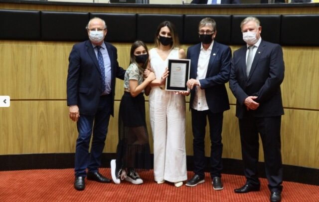 Empresa blumenauense recebe homenagem da Alesc por ter se destacado durante a pandemia de Covid-10