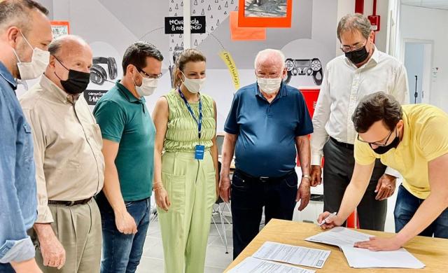 FIESC firma parceria com a Prefeitura de Indaial na área de educação