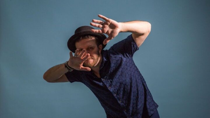 John Muller faz show no Teatro Carlos Gomes de Blumenau neste sábado (05/03)