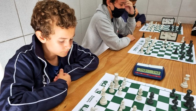 O xadrez como atividade complementar na escola: uma possibilidade