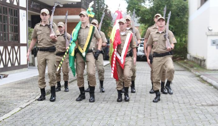 Executivo de Timbó prestigia os 187 anos da Polícia Militar de Santa Catarina