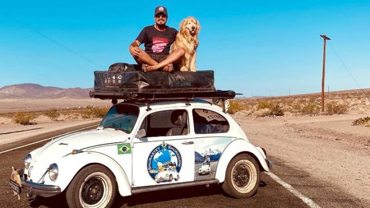 Influenciador e cão Golden Retriever, que viajavam em um Fusca nos EUA, morrem em acidente